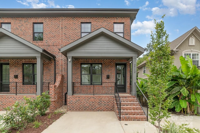 view of front of property featuring covered porch