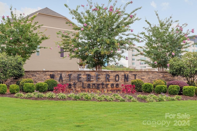 community sign featuring a lawn