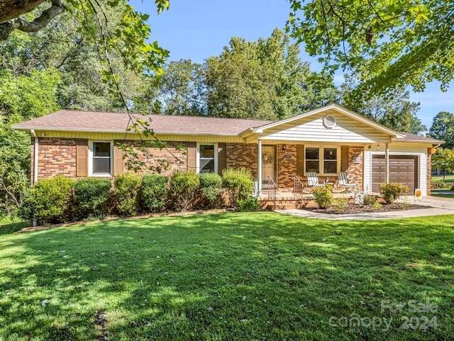 ranch-style home featuring a front lawn, a porch, and brick siding