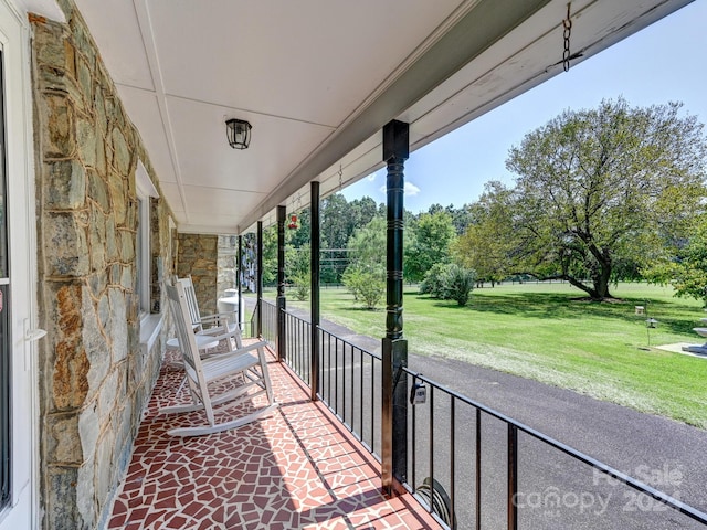 view of patio / terrace with covered porch