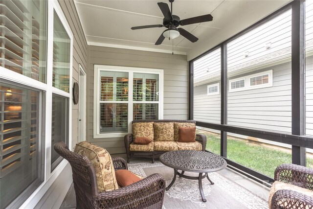 sunroom with ceiling fan