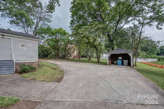 exterior space featuring driveway