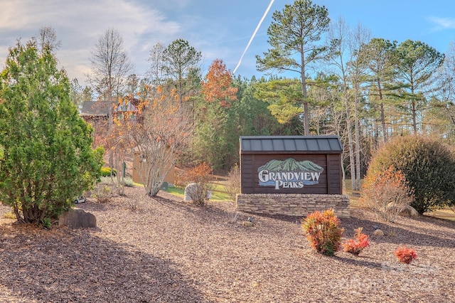 view of community / neighborhood sign