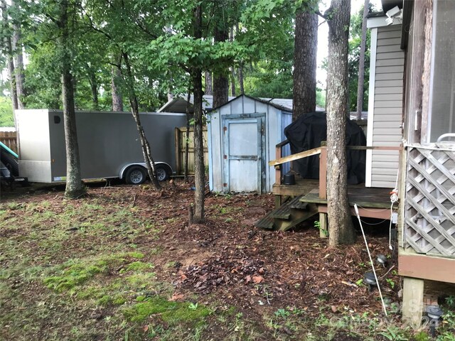 view of yard featuring a storage unit