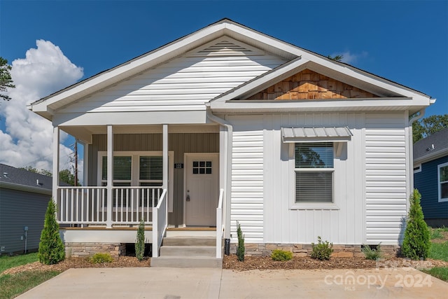 view of front of property with a porch