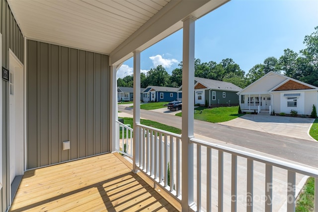 balcony featuring covered porch