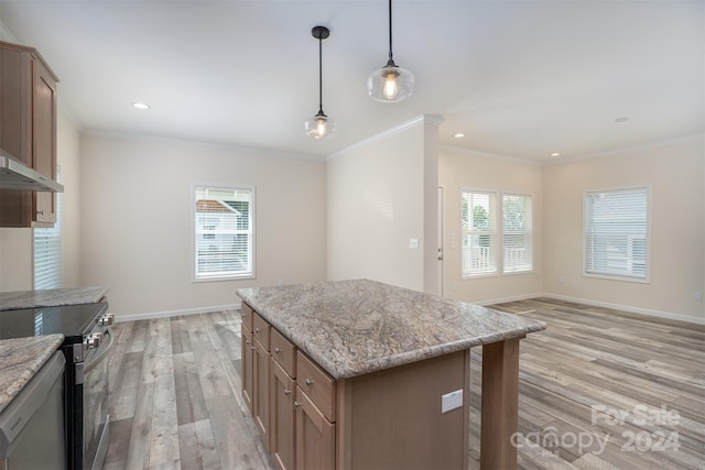 kitchen with light hardwood / wood-style flooring, stainless steel stove, pendant lighting, a center island, and crown molding