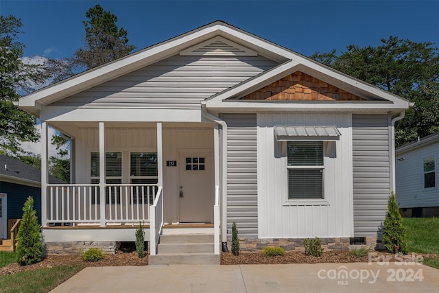 view of front of home with covered porch