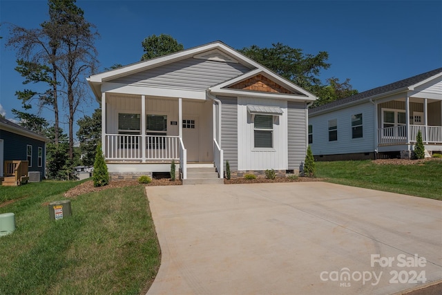 view of front of house featuring a front lawn and covered porch