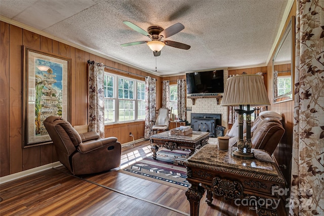 living area featuring a healthy amount of sunlight, crown molding, and wood finished floors