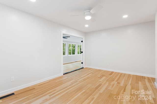 unfurnished room featuring light hardwood / wood-style floors and ceiling fan