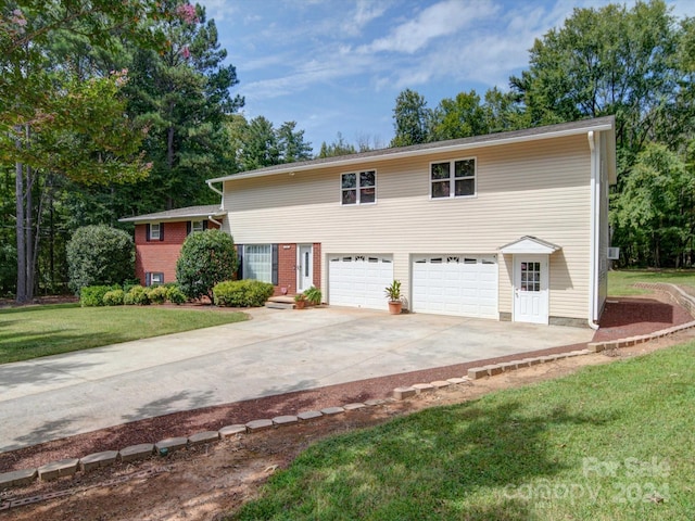 view of front facade featuring a garage and a front lawn