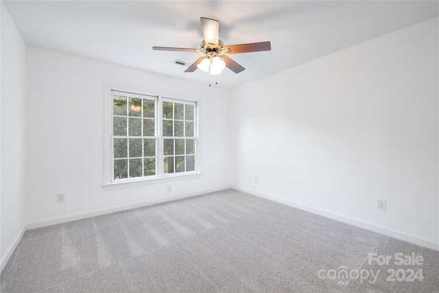 spare room featuring carpet flooring and ceiling fan