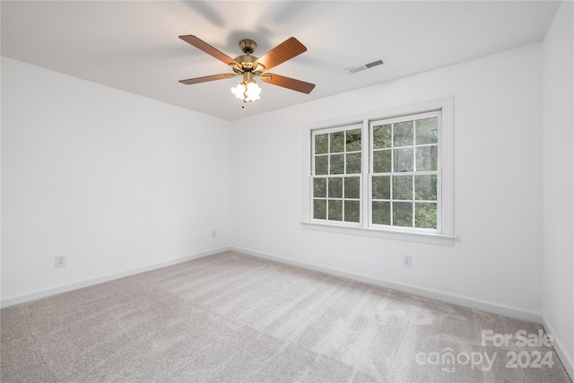 unfurnished room with carpet and ceiling fan