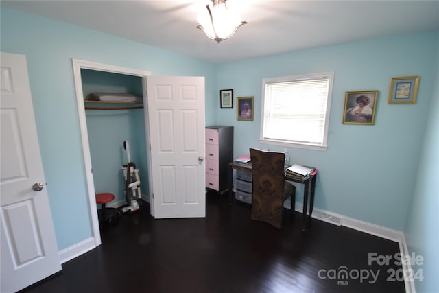 office featuring dark wood-style floors, visible vents, and baseboards