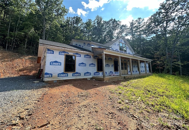 view of front of property featuring a porch