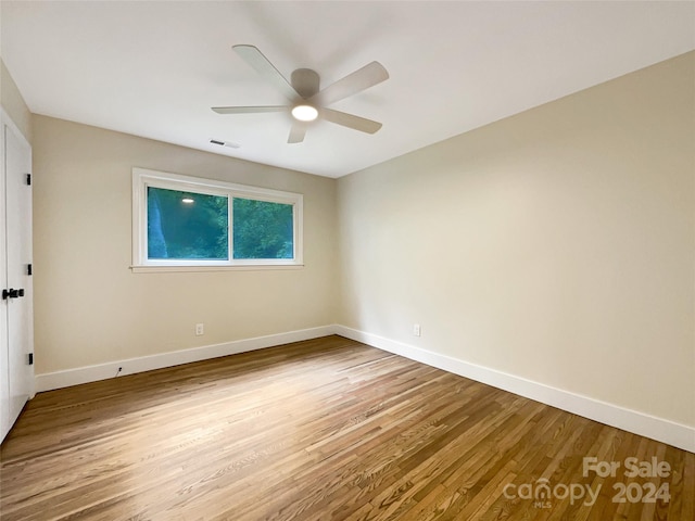 spare room featuring light wood-type flooring and ceiling fan