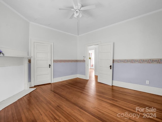 empty room featuring ceiling fan, wood-type flooring, and ornamental molding