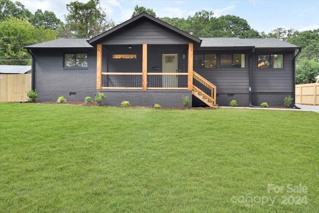 view of front of property featuring a front yard