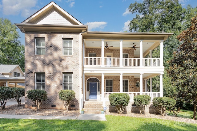 view of front facade featuring ceiling fan, a porch, and a balcony