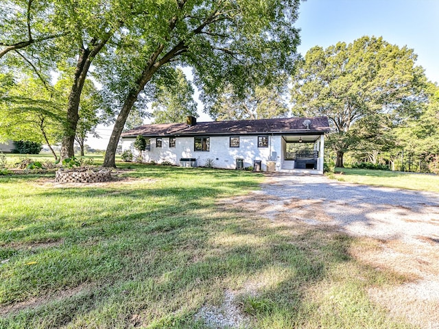 view of front facade with a front yard