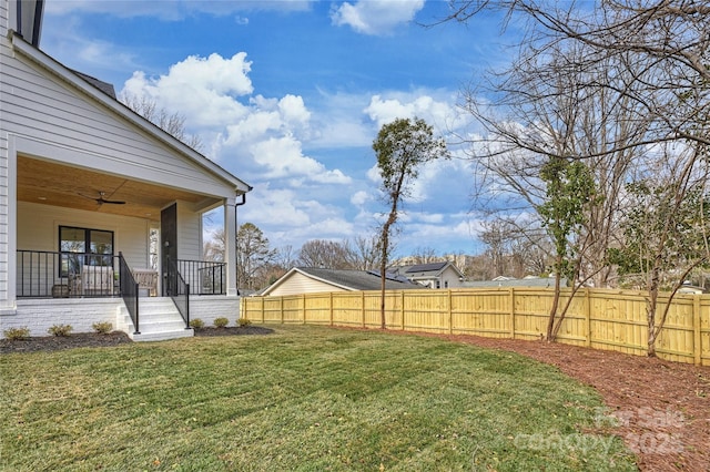 view of yard featuring covered porch and ceiling fan