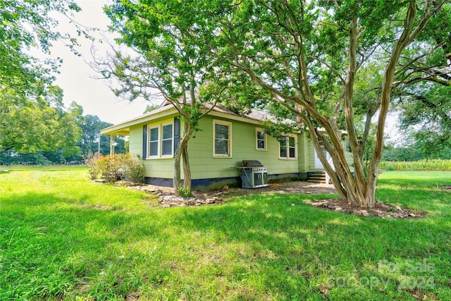 exterior space featuring a lawn