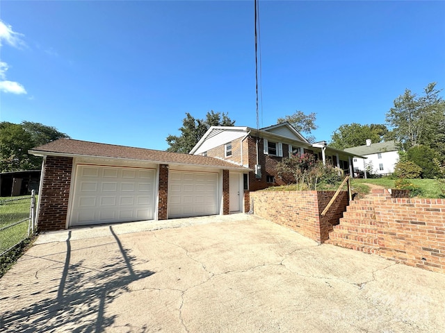 view of front facade featuring a garage