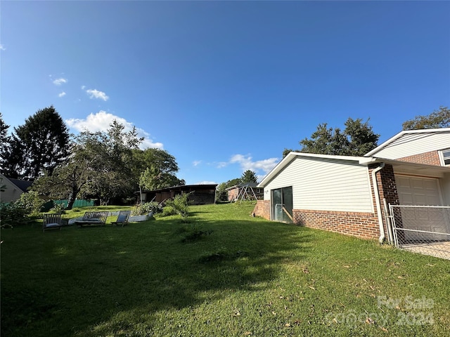 view of yard with a garage