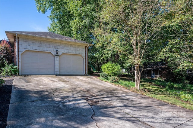 view of detached garage