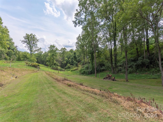 view of yard featuring a rural view