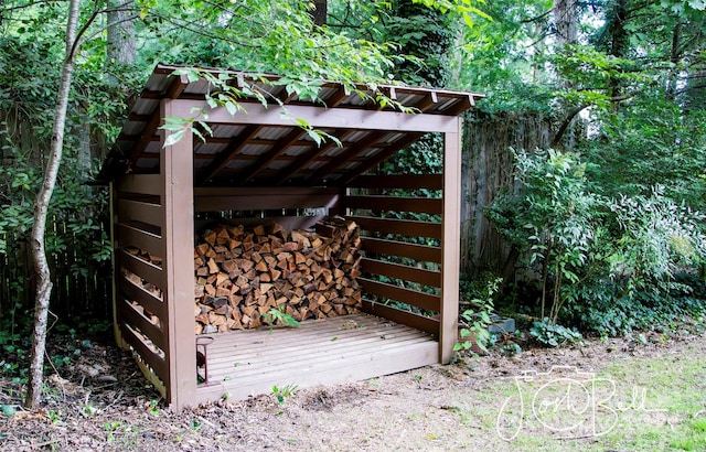 exterior space featuring an outbuilding