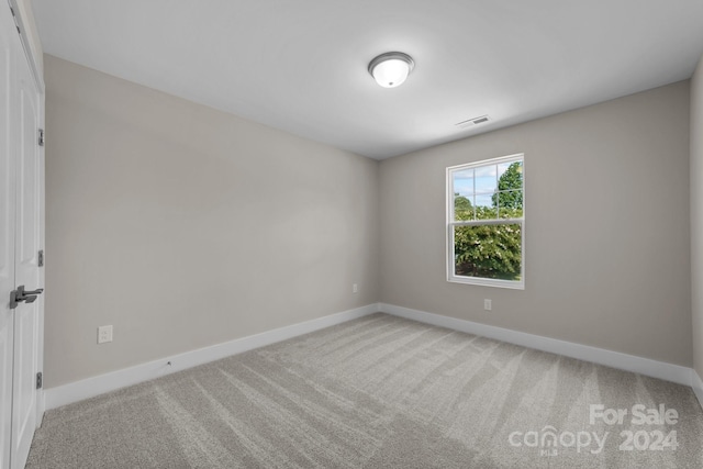 unfurnished room featuring carpet floors