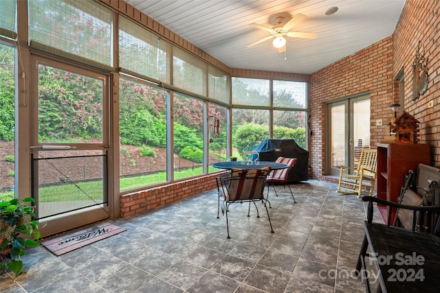 sunroom featuring ceiling fan