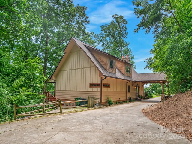 view of front of house featuring a carport