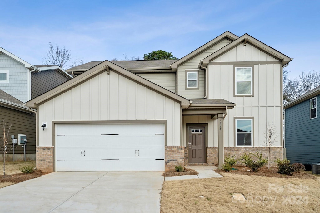 craftsman-style house featuring a garage