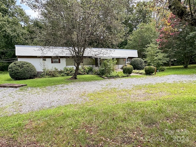 view of front of house with a front yard