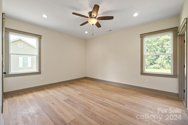 unfurnished room featuring light wood finished floors, visible vents, baseboards, ceiling fan, and recessed lighting