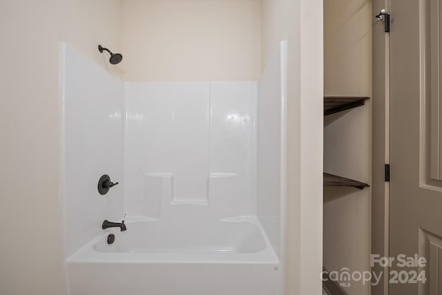 full bathroom with bathtub / shower combination