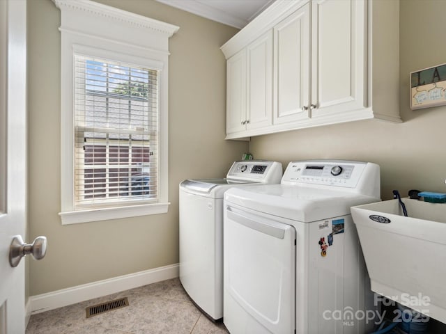 washroom featuring sink, cabinets, independent washer and dryer, crown molding, and light tile patterned flooring