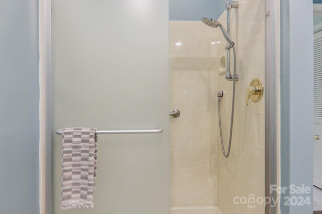 23 Country Meadows Ln, Hendersonville, NC 28792 - full bath with a shower