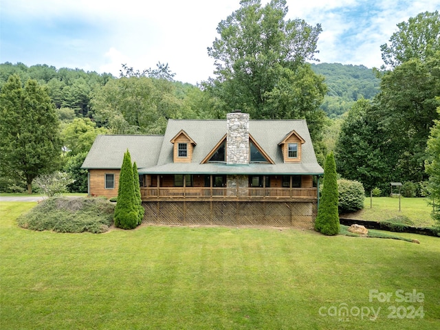 view of front of house with a front yard