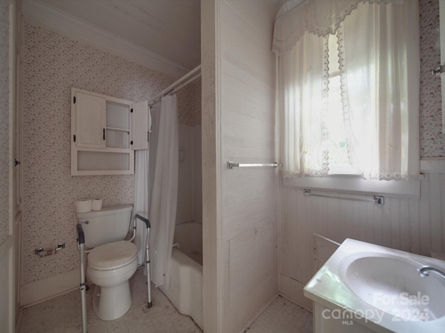 full bathroom featuring toilet, ornamental molding, shower / tub combo, vanity, and wallpapered walls