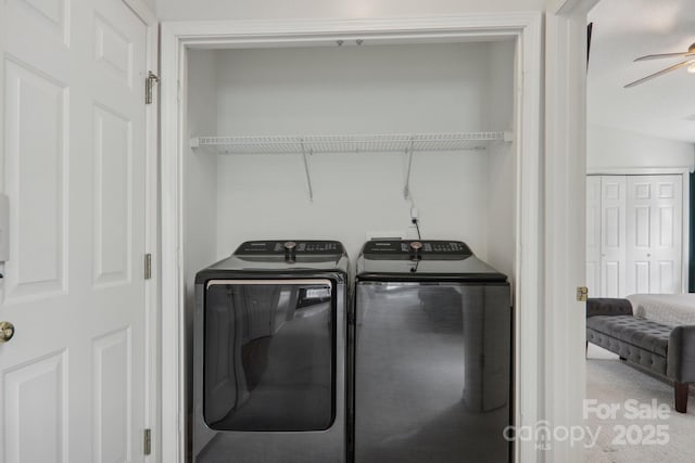 laundry area with ceiling fan, carpet, and independent washer and dryer