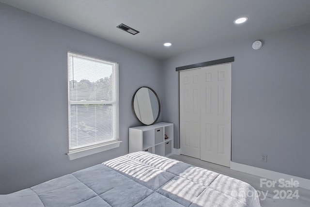 bedroom with recessed lighting, a closet, and visible vents