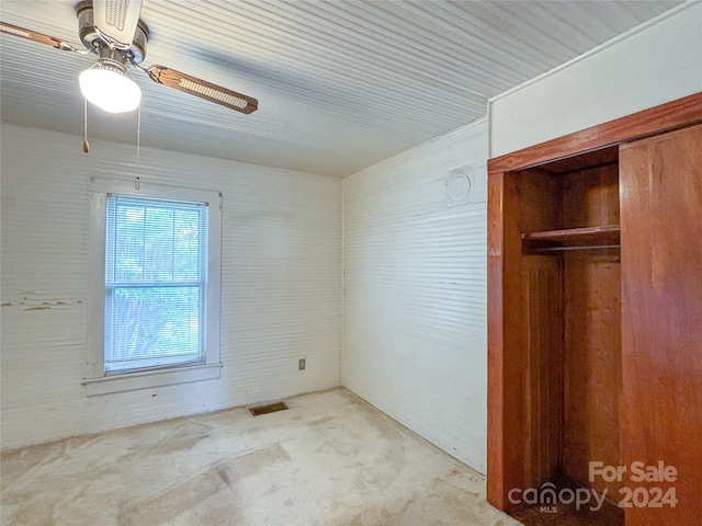 unfurnished bedroom featuring a closet and ceiling fan