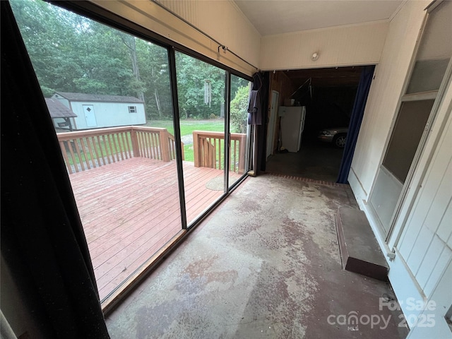 entryway featuring concrete floors