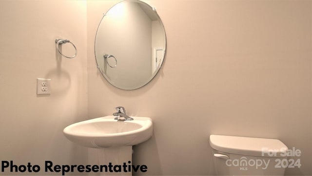 bathroom featuring sink and toilet