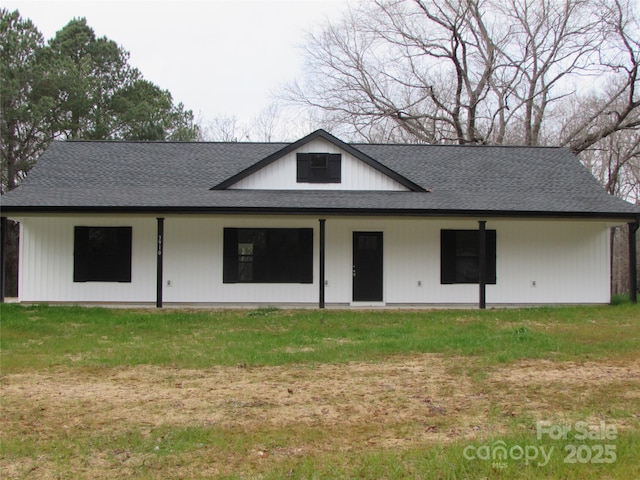 view of front of house featuring a porch and a front lawn