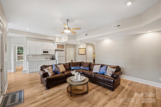 living area with baseboards, recessed lighting, visible vents, and light wood-style floors